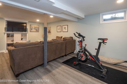 6 Elmwood Pl, Leonardo NJ  07737-1347 exterior