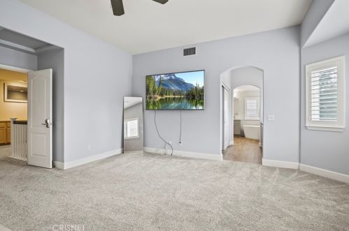 27836 Mariposa Ln, Santa Clarita CA  91384-4114 exterior