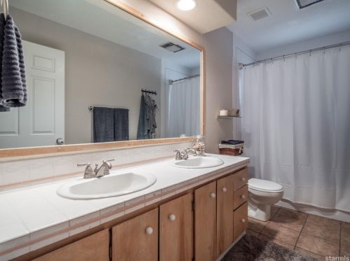 2582 Humboldt St, South Lake Tahoe CA  96150-7227 exterior