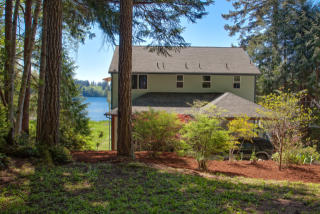 2910 Mission Rd, Bremerton, WA 98312-9717