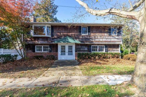 2 Wagner Ct, Huntington Station, NY 11747-1622