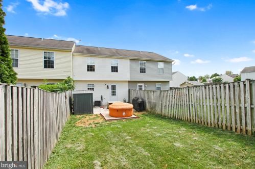 137 Apple Grove Ln, Littlestown PA  17340-1159 exterior