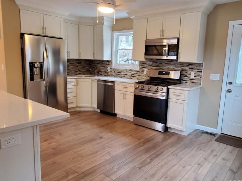 128 Bayville Ave, Bayville, NY 11709-1606