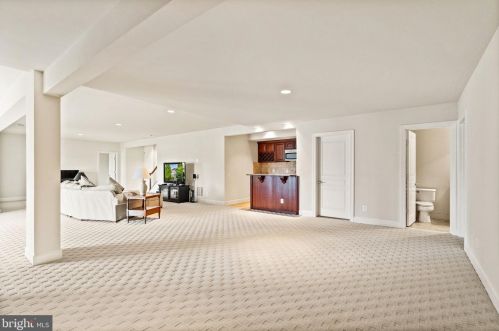 20906 Mcintosh Pl, Leesburg VA  20175-6372 exterior