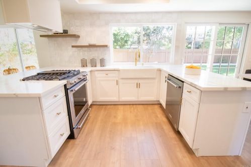 1527 Linda Sue Ln, Encinitas CA  92024-2424 exterior