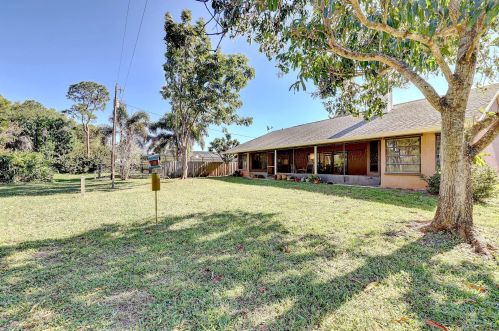 817 Streamlet Ave, Fort Pierce FL 34983-4659 exterior