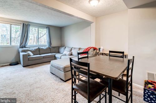 8629 Kenosha Ct, Lorton VA  22079-3045 exterior