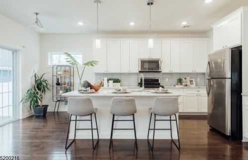 38 Walnut St, Little Falls NJ  07424-1402 exterior