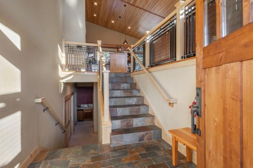 12530 Pinnacle Loop, Truckee, CA 96161-6925