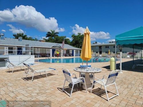 1455 12th Ct, Hollywood FL  33019-3261 exterior