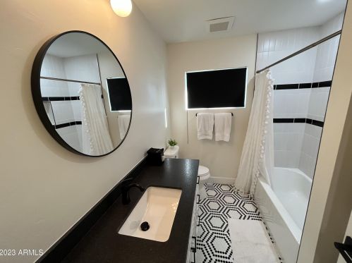 8001 11th Ave, Phoenix AZ  85021-5626 exterior