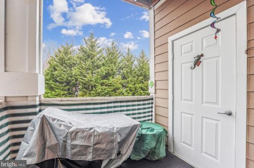 7871 Rolling Woods Ct, Springfield, VA 22152-3615