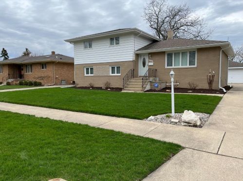 8132 Kraay Ave, Hammond, IN 46321-1423