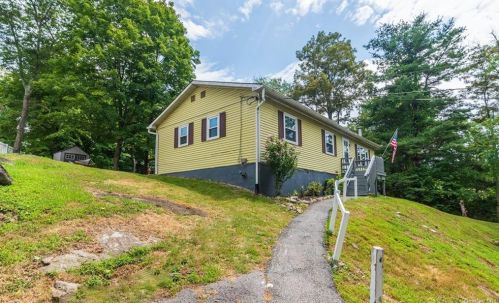 376 Kennicut Hill Rd, Mahopac, NY 10541-4214
