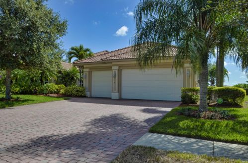 8255 Meredith Pl, Vero Beach, FL 32968-8513