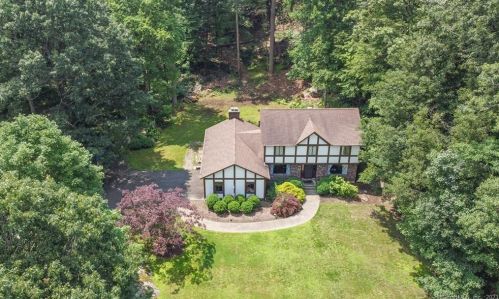 29 Carriage House Dr, Danbury CT  06810-8206 exterior