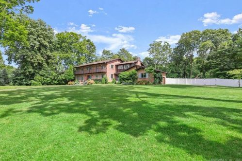 9 Lynam Rd, Stamford, CT 06903-4528