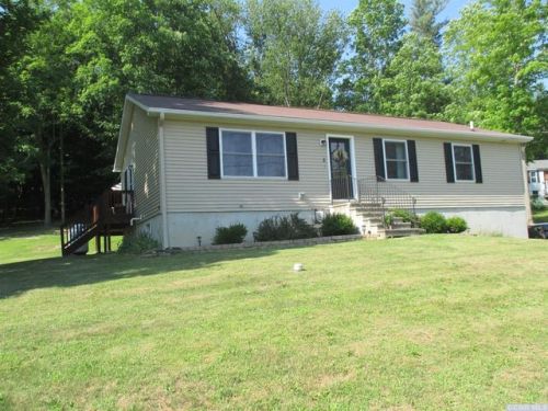 8 Martindale Rd, Hillsdale, NY 12529-6129