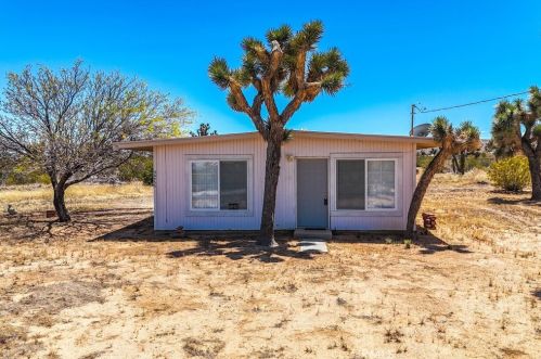 56755 Breezy Ln, Yucca Valley, CA 92284-5039