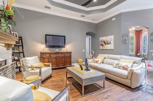 1827 Crooked Oak Ln, Lutz FL  33559-7407 exterior