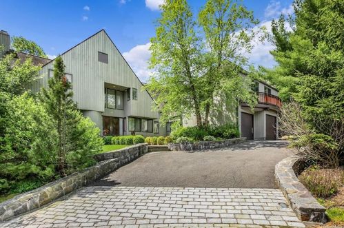 32 Harrows Ln, Purchase, NY 10577-1709