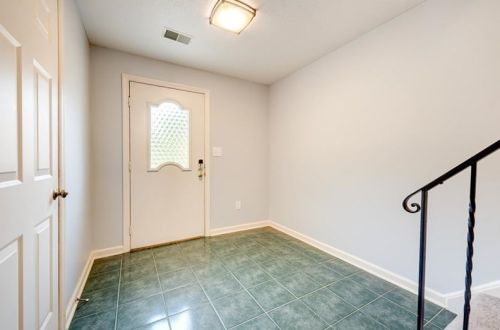 708 Windvue Dr, Pittsburgh, PA 15205-1506