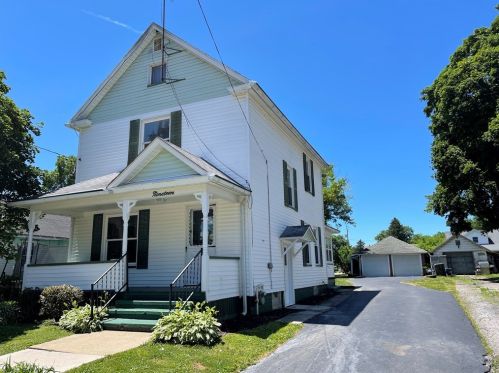 19 Walnut St, Bessemer, PA 16112-9645
