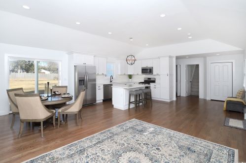 61 Washington Ave, Holtsville, NY 11742-1046