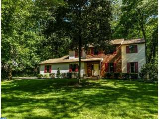 579 Christopher Ln, Gardenville, PA