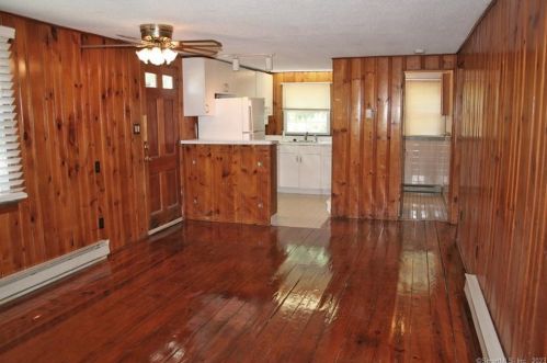 12 Hale Rd, East Hampton CT  06424-1403 exterior