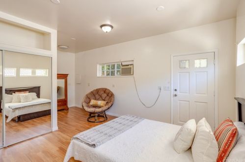 14639 Albers St, Van Nuys CA 91411-3713 exterior