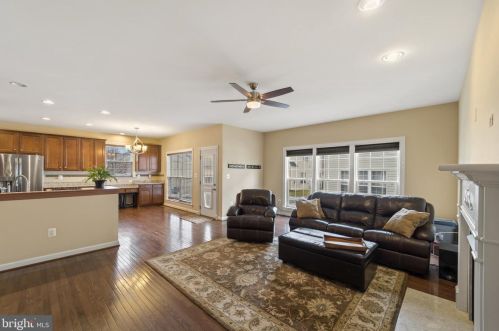 8168 Gilroy Dr, Lorton VA 22079-2936 exterior