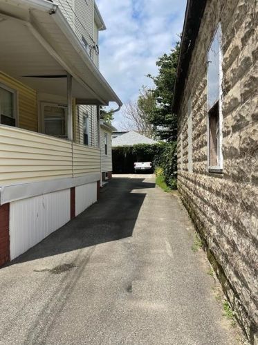 135 Grove St, Providence, RI 02909-1827