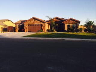 707 Hermosa Ave, Bakersfield CA  93263-3561 exterior