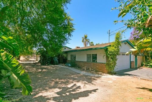 1907 Stonewall Ln, Vista, CA 92084-4229