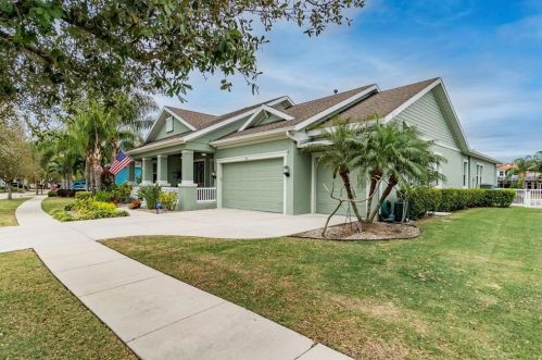 621 Manns Harbor Dr, Ruskin, FL 33572-3322