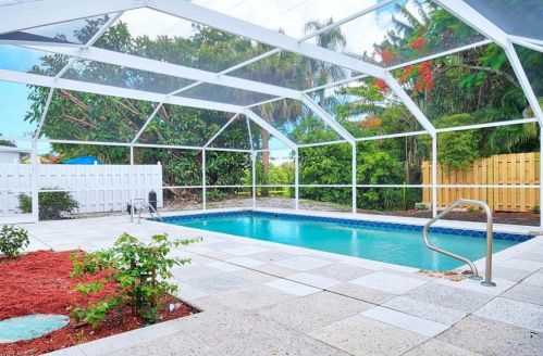 1109 Alhambra Cir, Naples FL 34103-3291 exterior