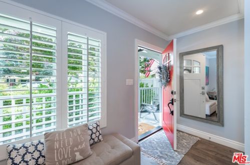 17605 Caprino Pl, Van Nuys, CA 91406-2314