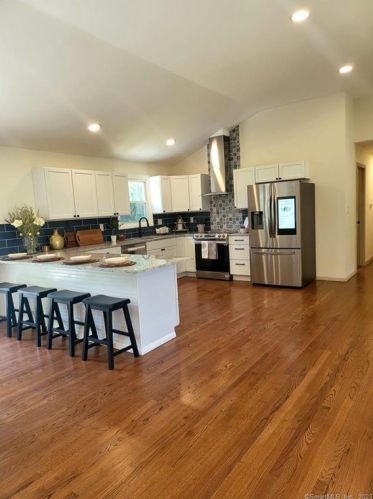 13 Clinton Hill Rd, Waterbury CT  06716-1010 exterior