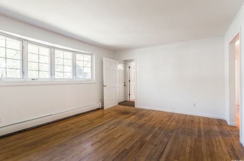 18 Lancaster Pl, Huntington Station NY  11746-4222 exterior