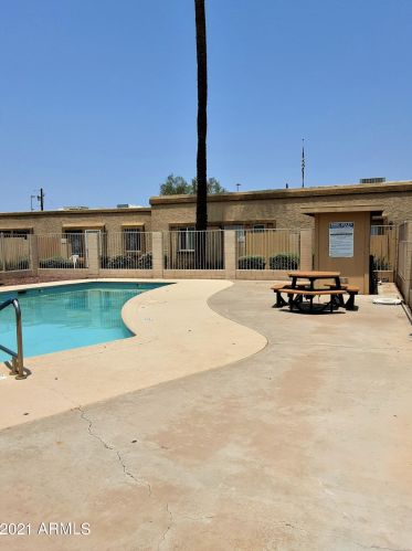 4752 14th St, Phoenix AZ  85014-3798 exterior