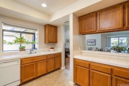 19032 Avenue Of The Oaks, Santa Clarita CA  91321-1444 exterior