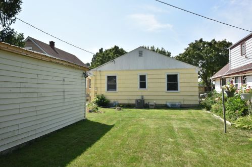 3618 94, Milwaukee WI 53228-1403 exterior