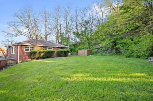 915 10th St, Ambridge, PA 15003-1739