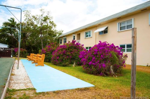 1504 12th Ct, Hollywood FL 33019-3263 exterior