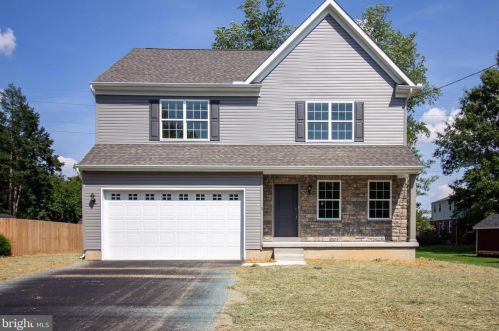 2327 Diamond St, Wilmington, DE 19804-3840