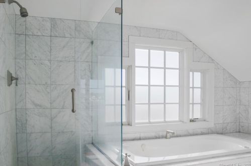 112 Atlantic Ave, Groton CT 06340-8803 exterior