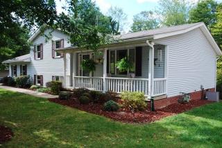 9944 Lawnridge St, Bolivar, OH 44612-8877