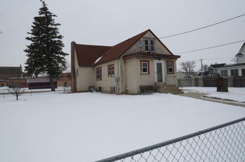 702 13th St, Benson, MN 56215-1231