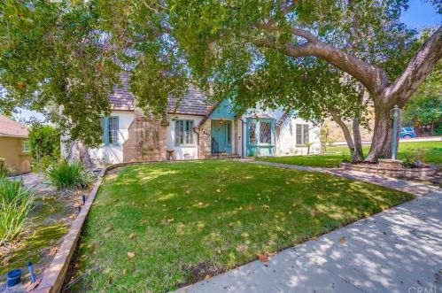 1647 Vista Dr, Glendale, CA 91201-1233